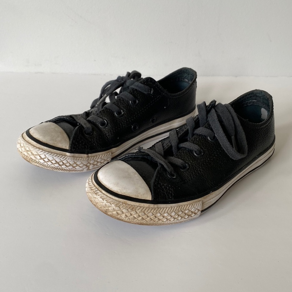 Converse black youth kids size 1 shoes